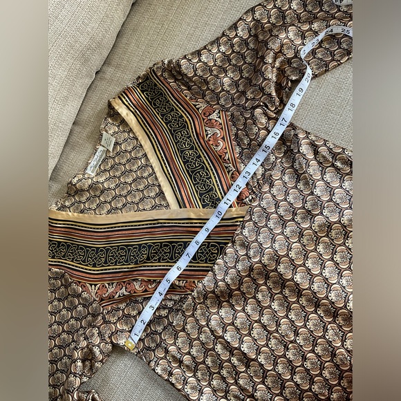 DONATED 100% Silk Top - Picture 5 of 6